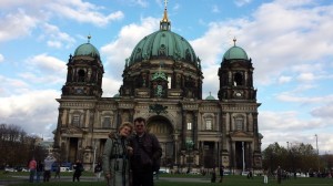 BoRa z profesorem na tle Berliner Dom